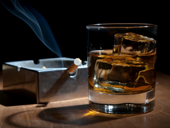 Michael Douglas: lo que lo hizo famoso podría matarlo - El alcohol potencia el tabaco